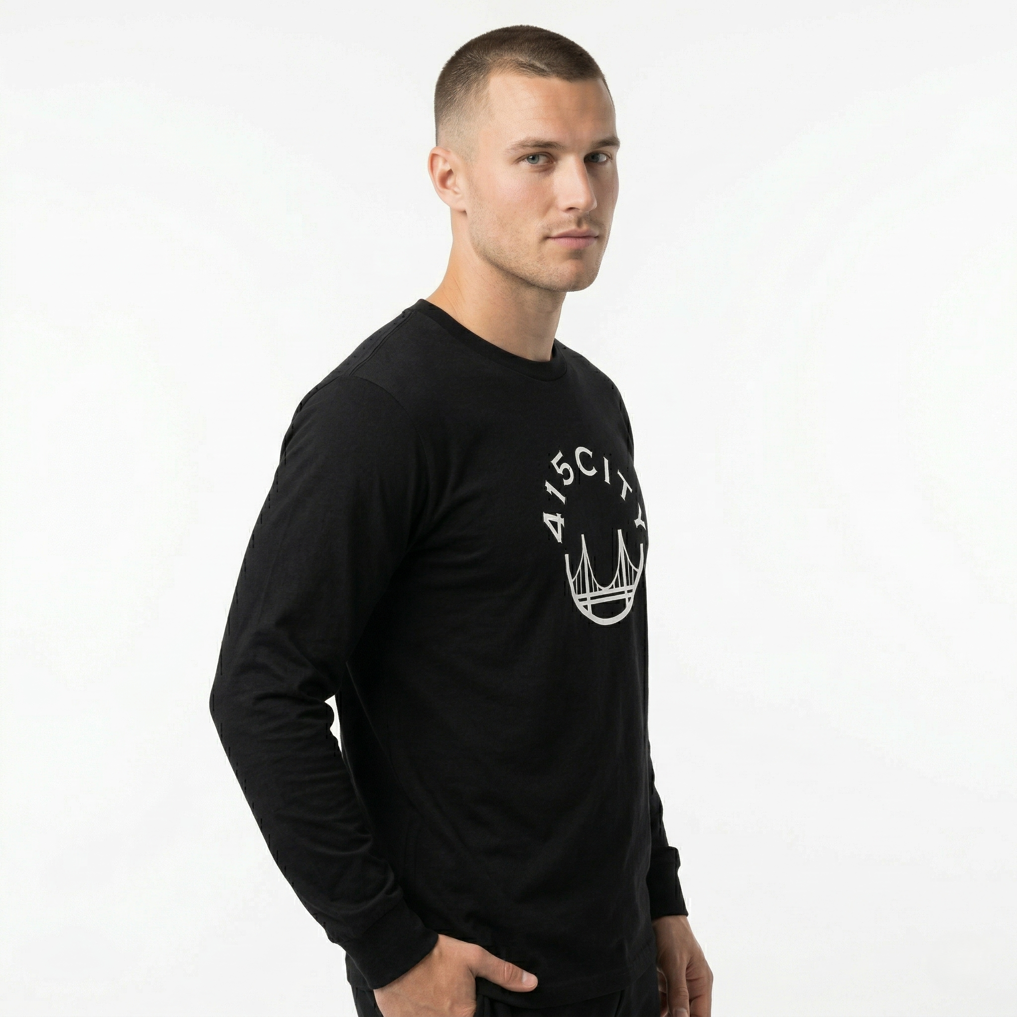 5071_CLASSIC_LONGSLEEVE_BLACK_WHITE_CENTER_2_b659f16f-889a-493d-9e6f-a689c2876cf8.png